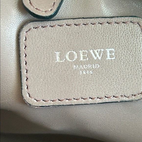 Loewe Pink Leather Briefcase with Elegant Design - Picture 10 of 11